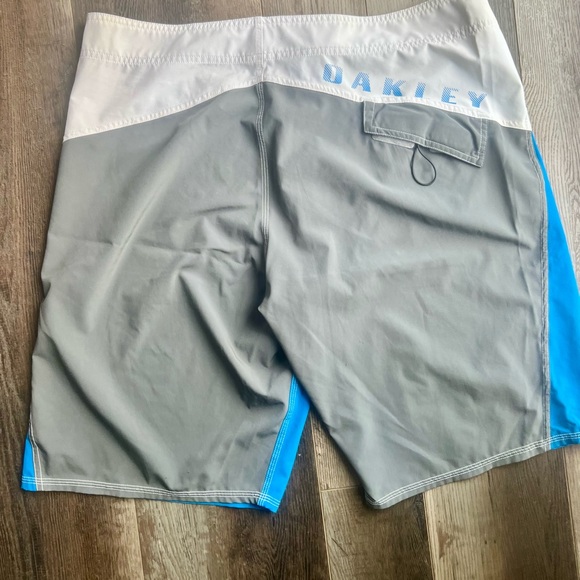 Oakley Men's Gray and Blue Board Shorts - Picture 1 of 3